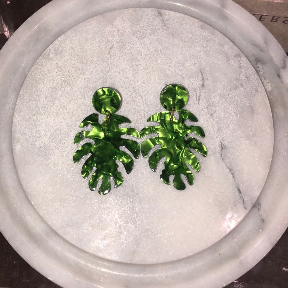 5/$25 Green Iridescent Earrings